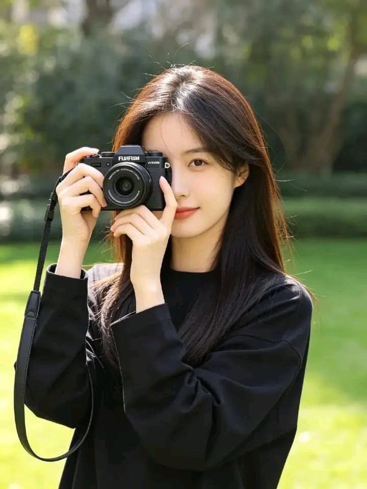 Profile / Avatar - Photorealistic Korean Photographer Portrait