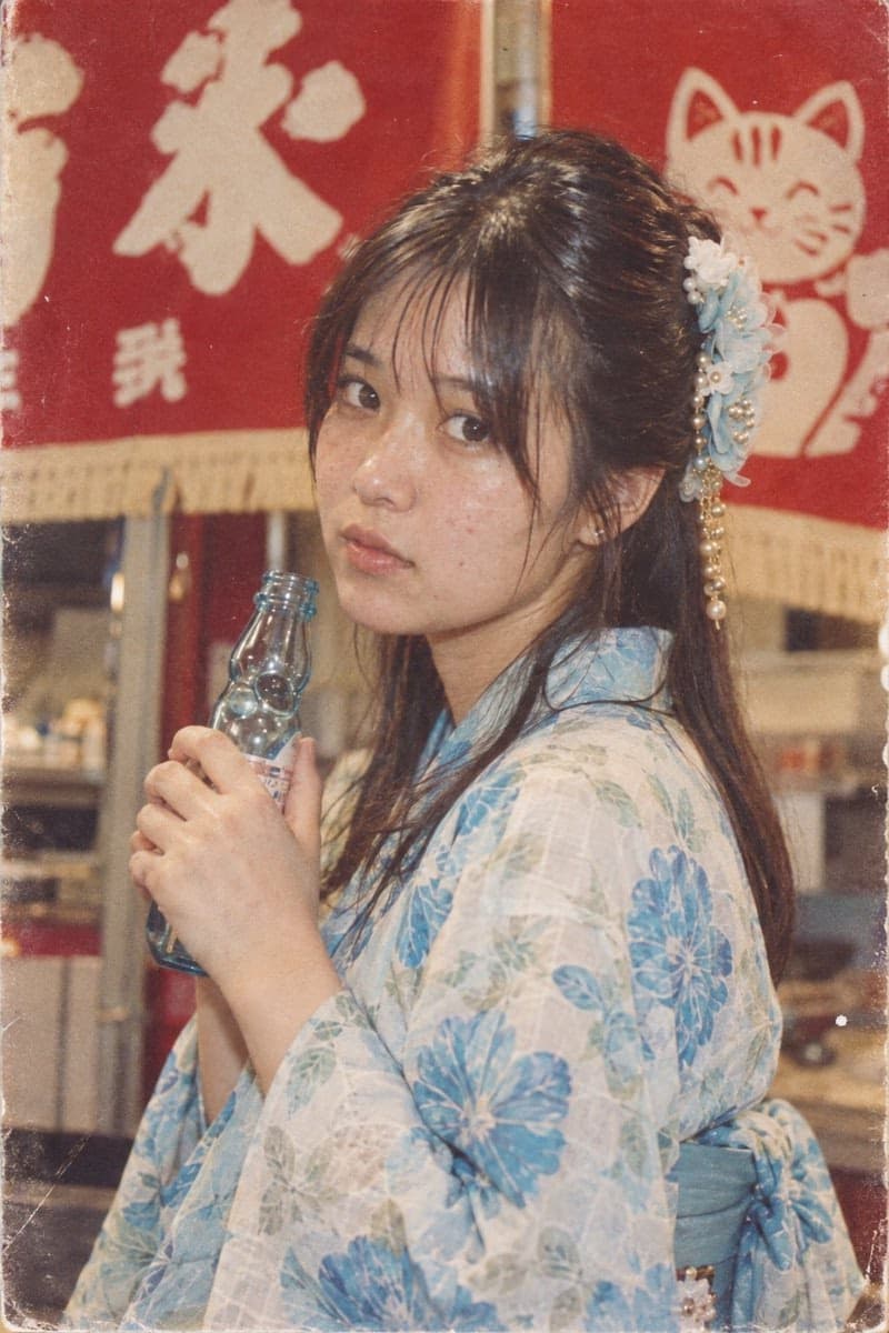 昭和复古浴衣少女与弹珠汽水