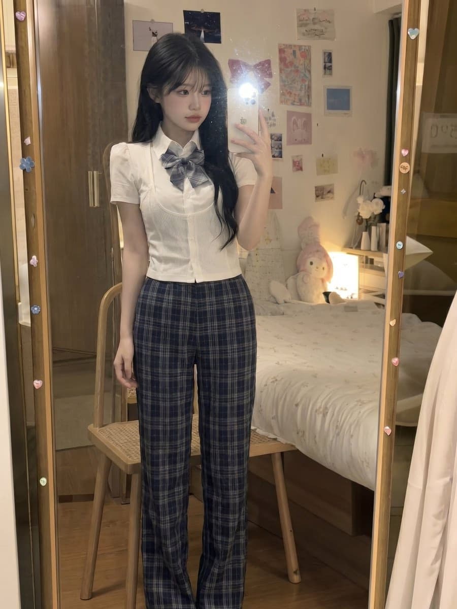 超逼真手机镜子自拍，温馨韩式卧室